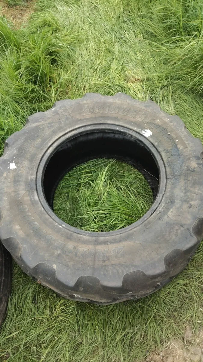 Mirror and tyre - Image 2