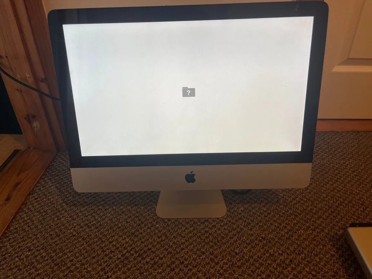 Lot of 5 Apple Devices For Repair or Parts - Image 3