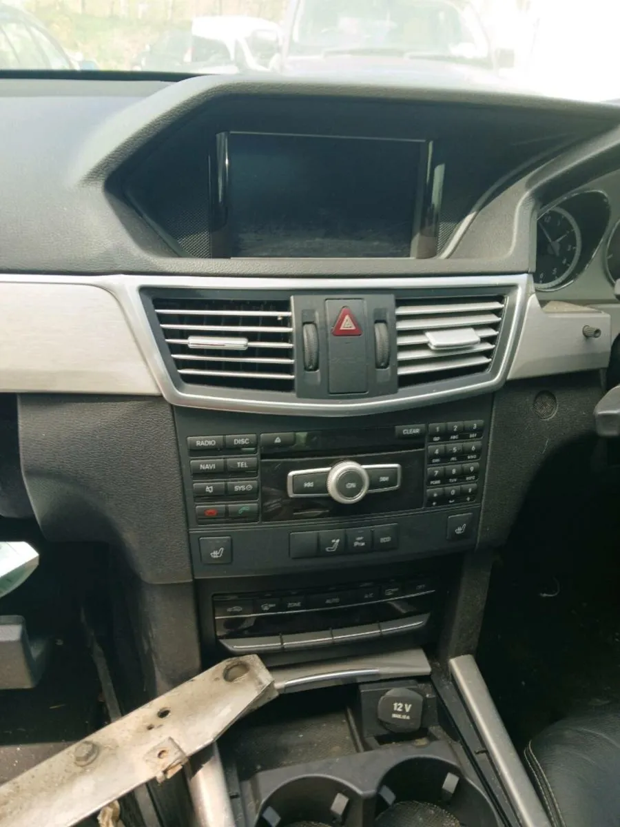 2012 Mercedes E350 Automatic needs repair - Image 3
