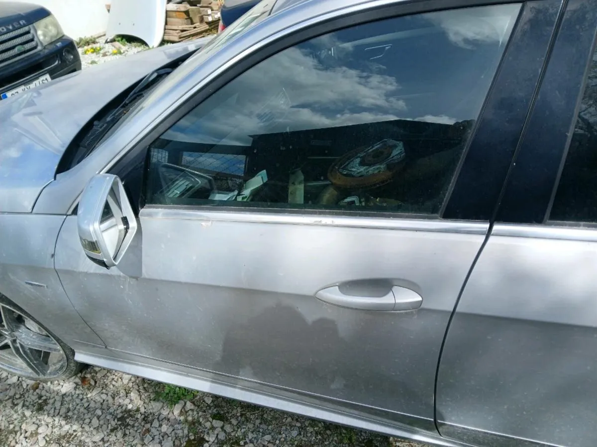 2012 Mercedes E350 Automatic needs repair - Image 4