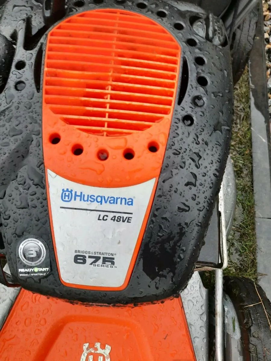 Self drive  lawnmower very good condition - Image 4