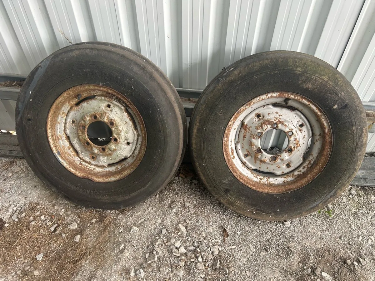 Leyland 272 rims & tyres - Image 1