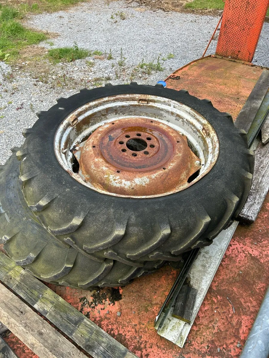 Leyland 272 rims & tyres - Image 2
