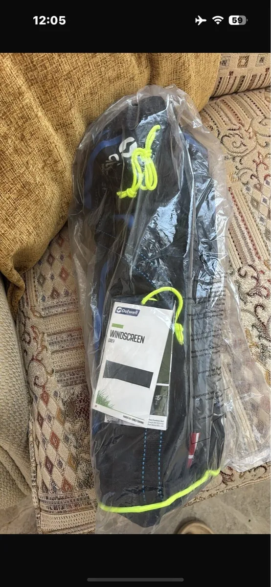 Out well windbreaker brand new
