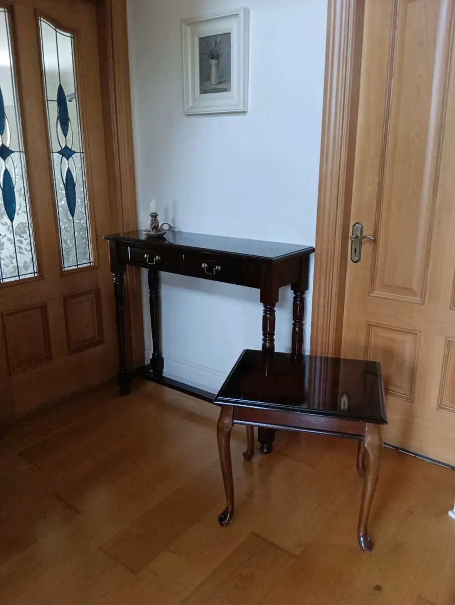 Absolutely beautiful solid mahogany table,side tab - Image 1