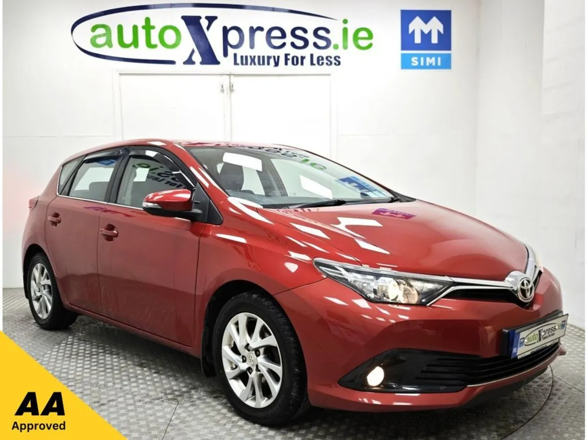 Toyota Auris 1.2t Luna Reversing Camera - Image 1