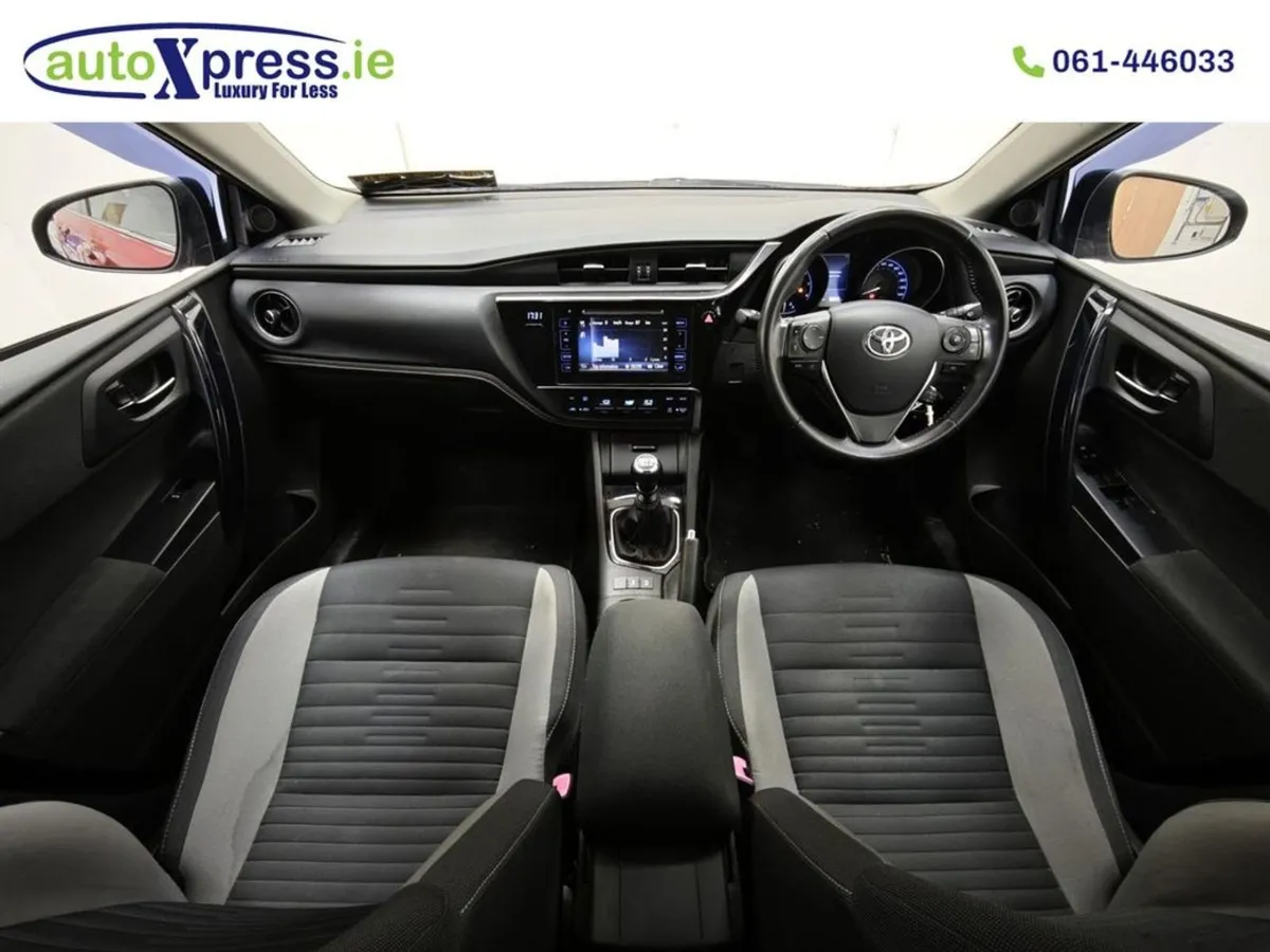 Toyota Auris 1.2t Luna Reversing Camera - Image 2