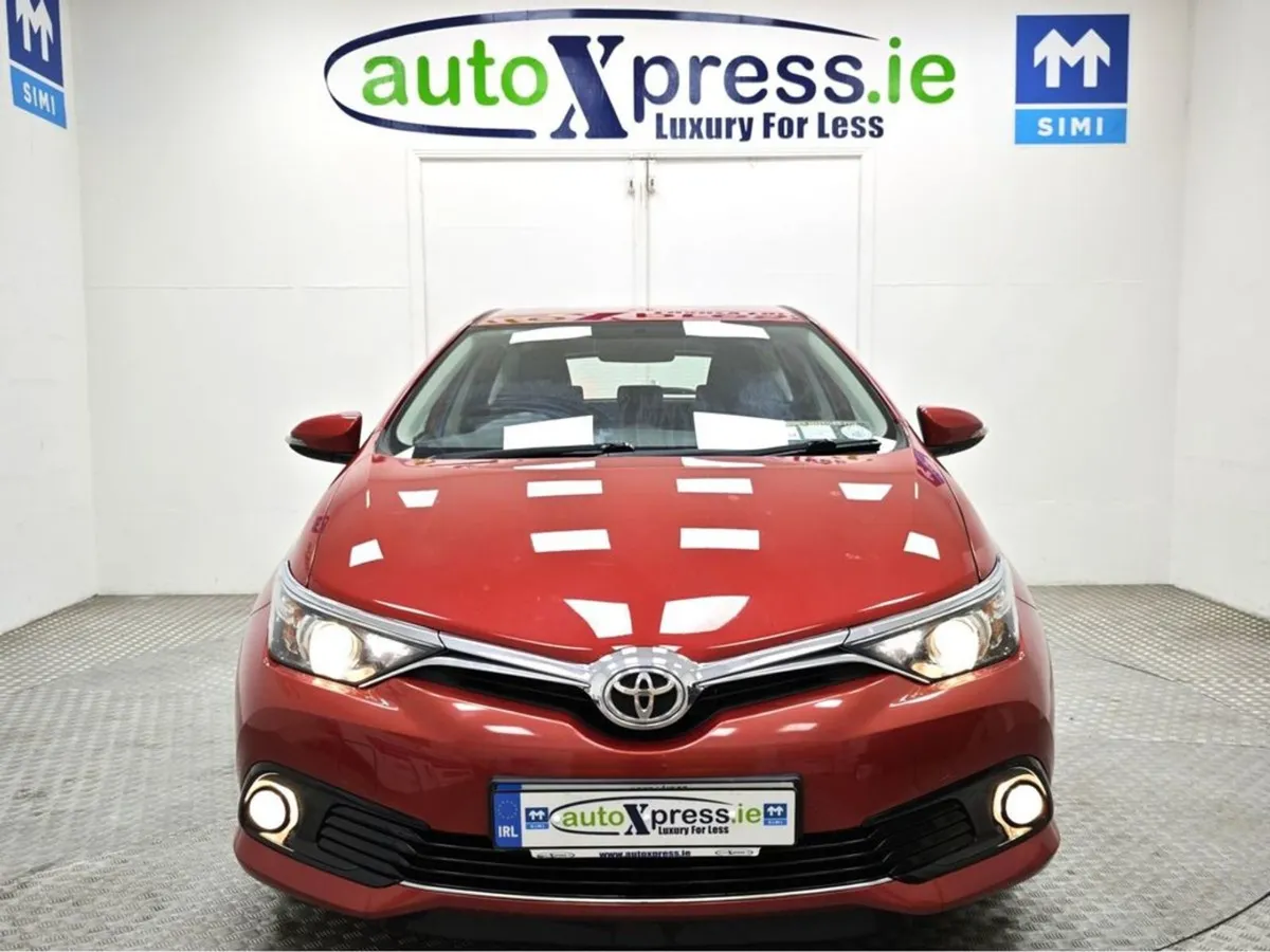 Toyota Auris 1.2t Luna Reversing Camera - Image 3