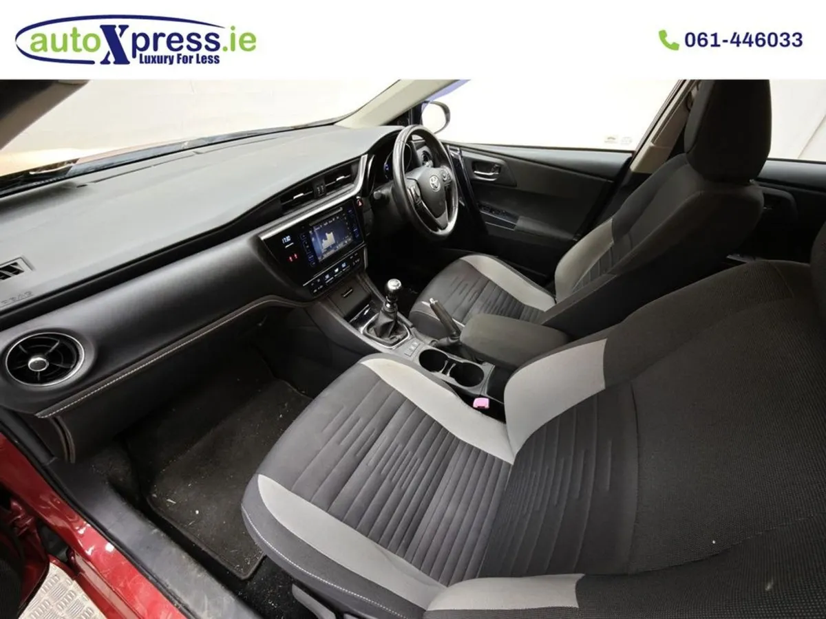 Toyota Auris 1.2t Luna Reversing Camera - Image 4