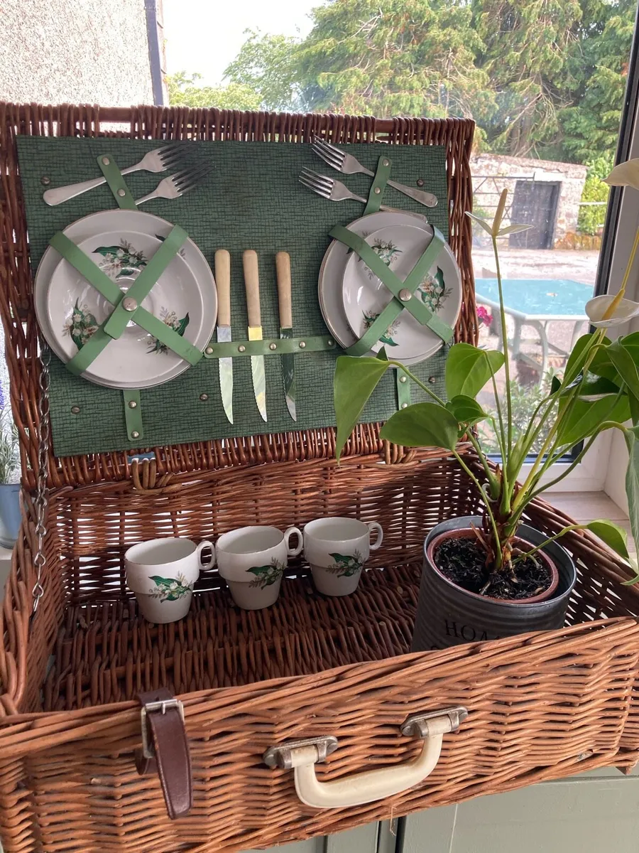 Picnic Basket - Image 1