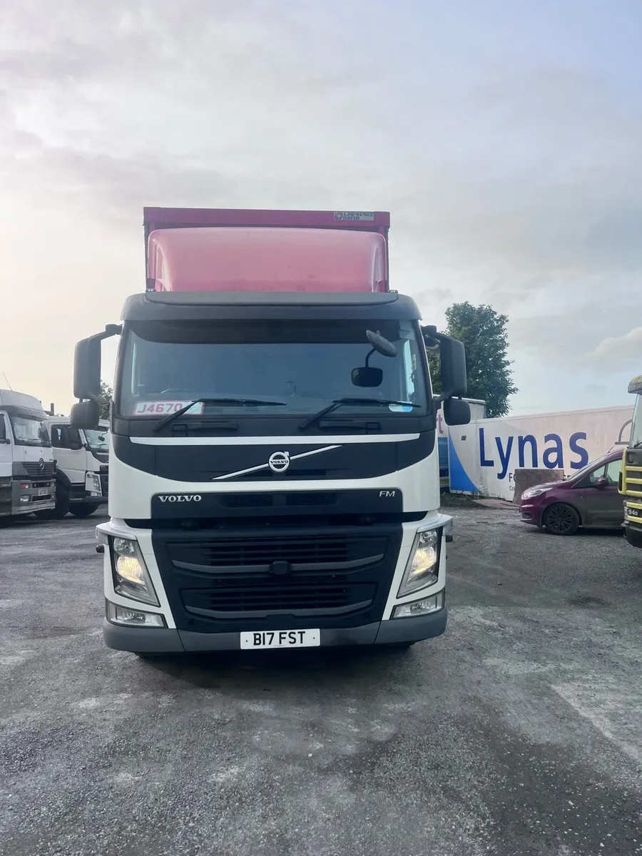 2017 volvo fm370 curtainside 6x2 - Image 3