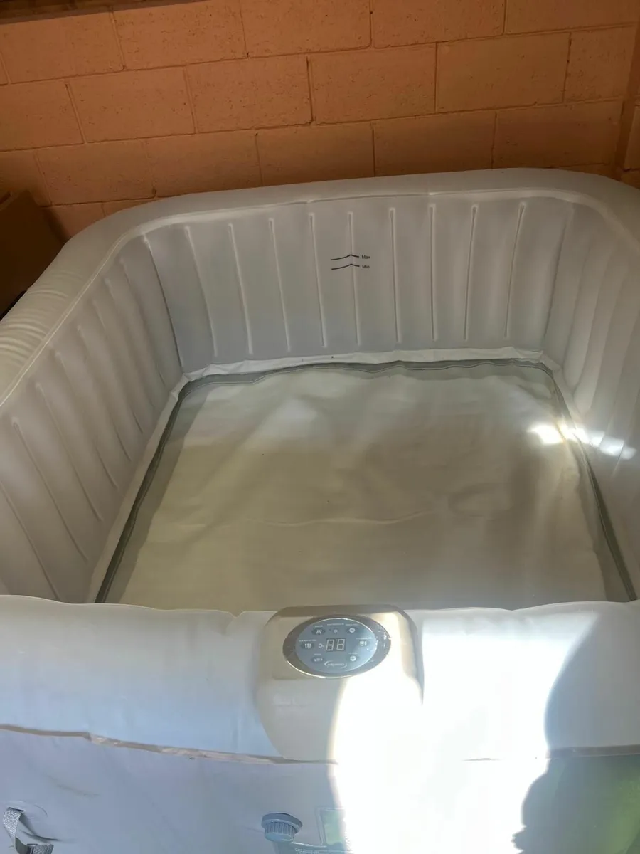 Hot tub - Image 2