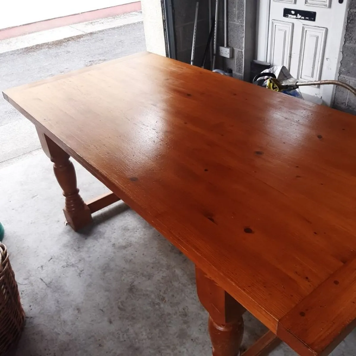 Kitchen table and 6 chairs - Image 4