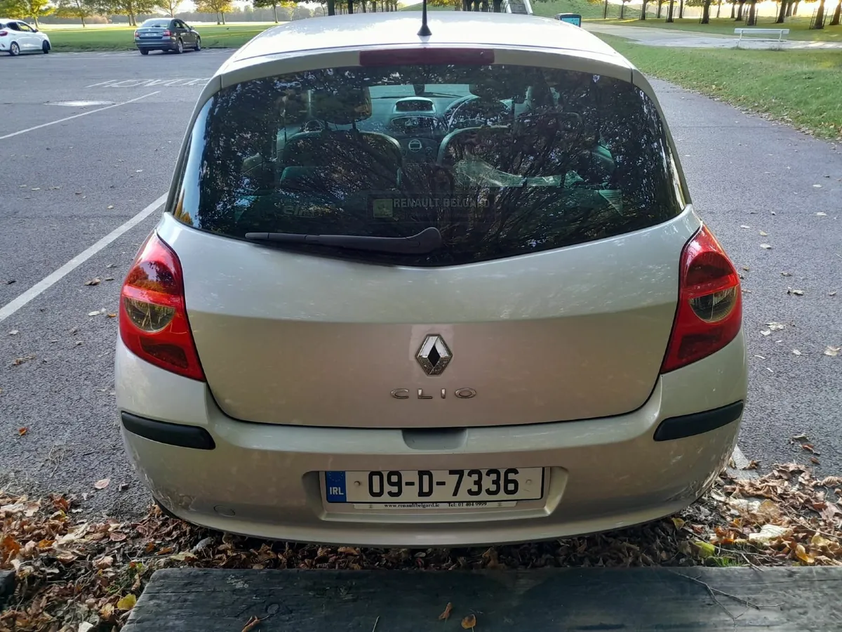 Renault Clio 2009 - Image 2