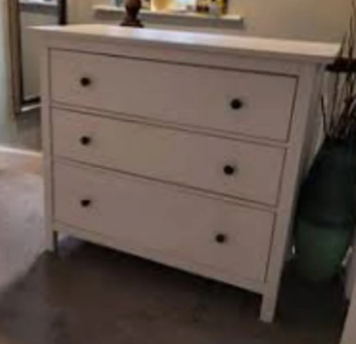 White chest of drawers