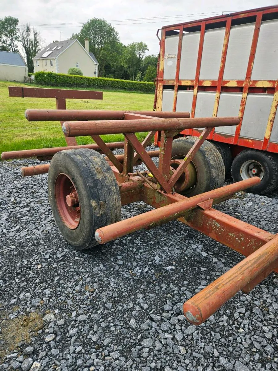 Bale trailer - Image 1