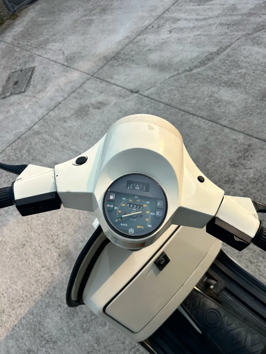 1990 Vespa PX200E - Image 4