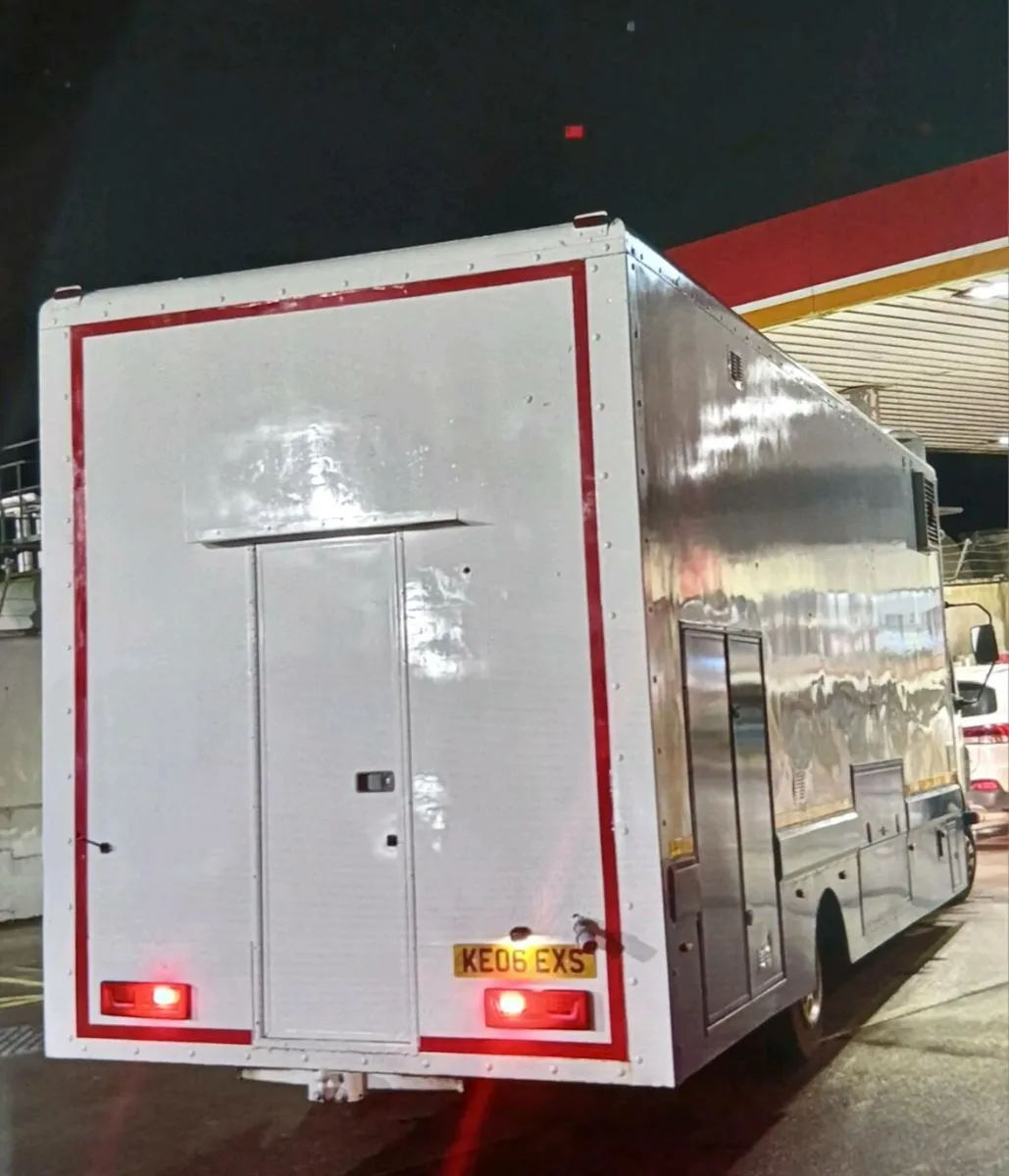 DAF LF45 with full Commercial Kitchen - Image 3