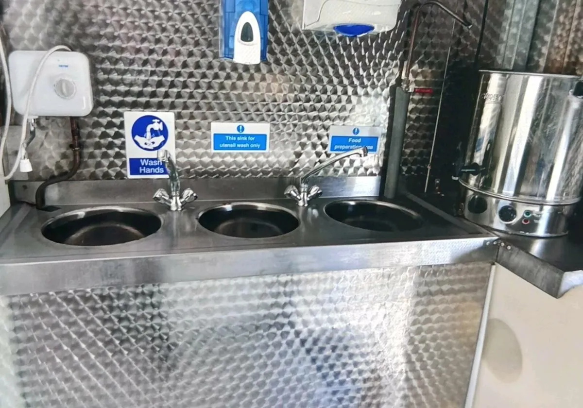 DAF LF45 with full Commercial Kitchen - Image 4