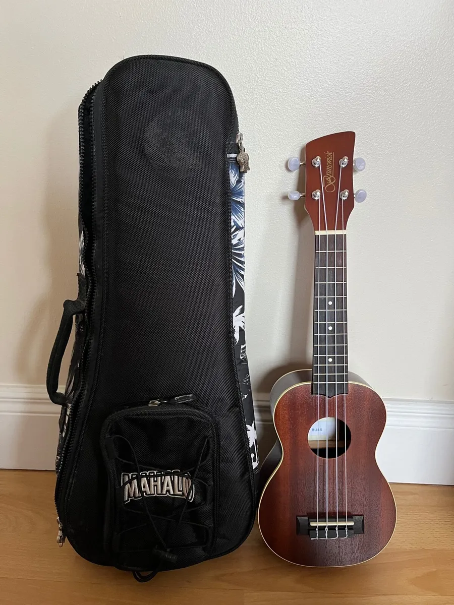 Brunswick Ukulele with case - Image 1