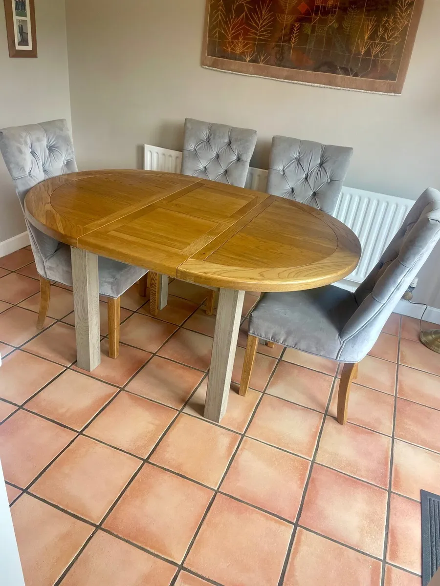 Dining room table and chairs immaculate. - Image 4