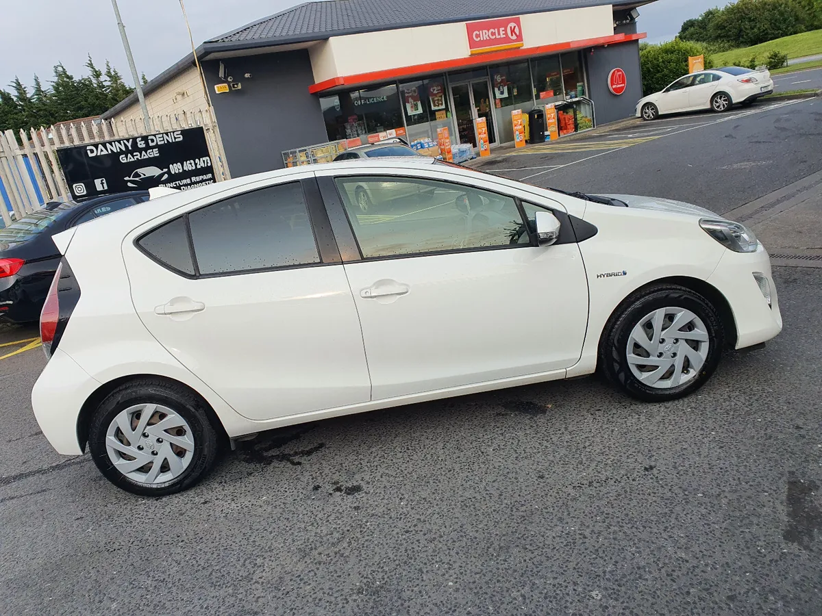 Toyota Aqua 2015 - Image 3