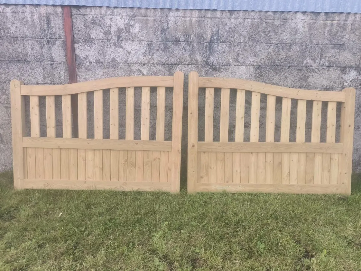 Heavy timber gates 12ft - Image 2