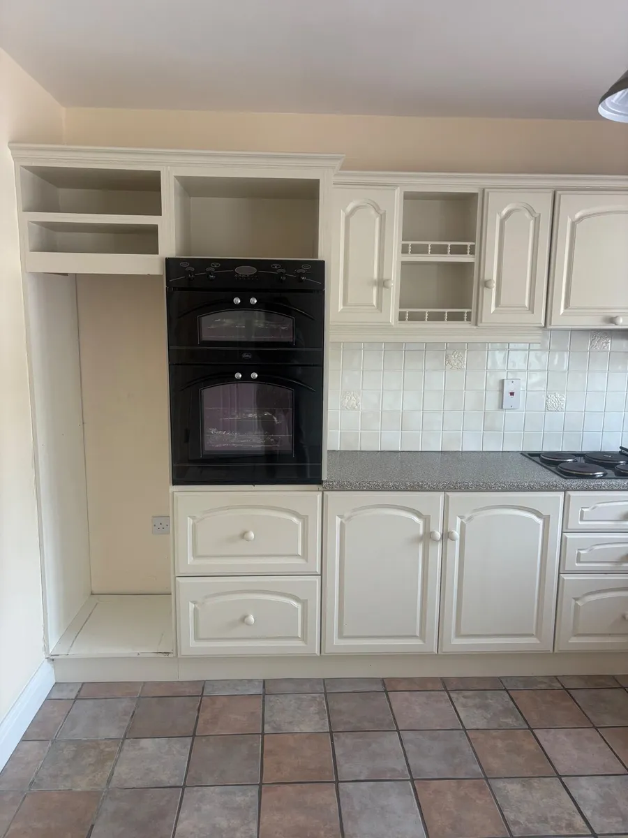 Kitchen units - Image 1