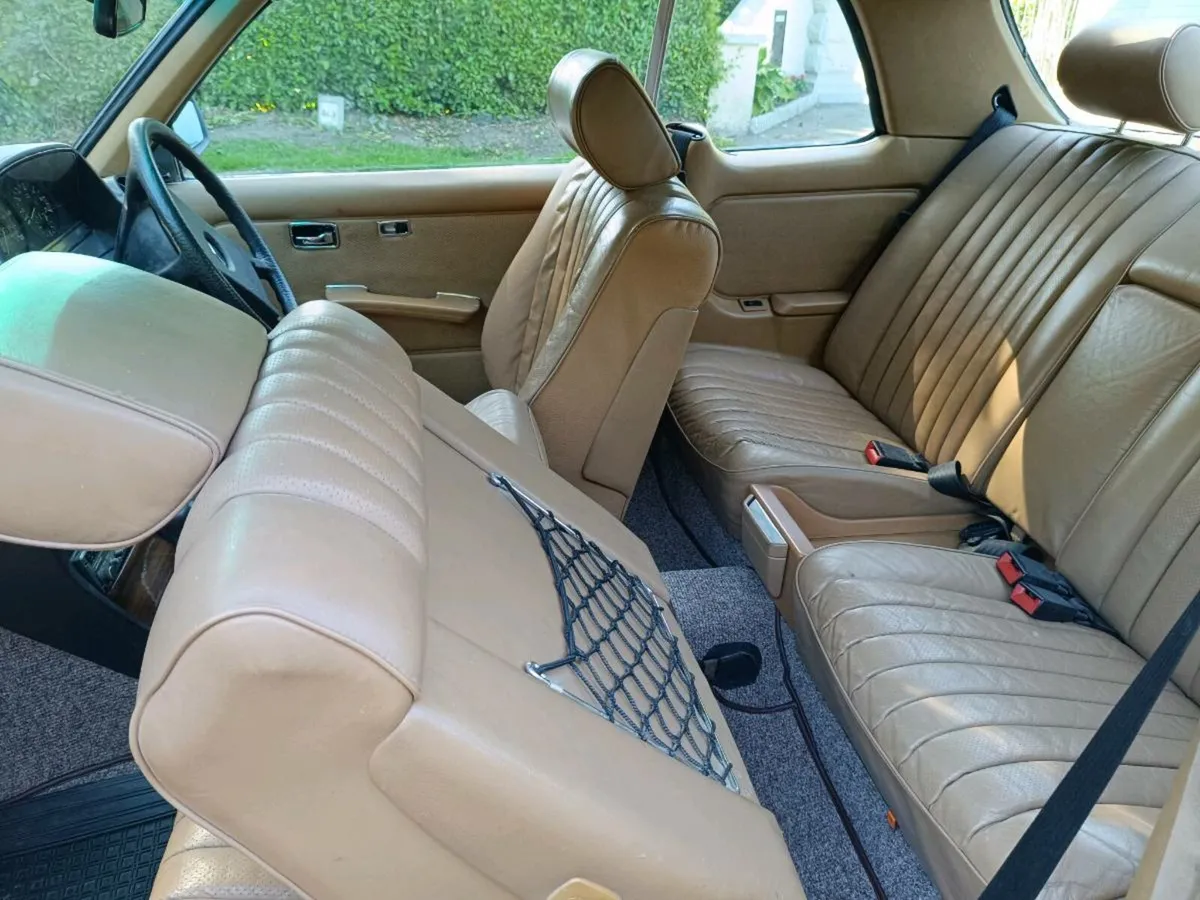 Mercedes 123 coupe - Image 2