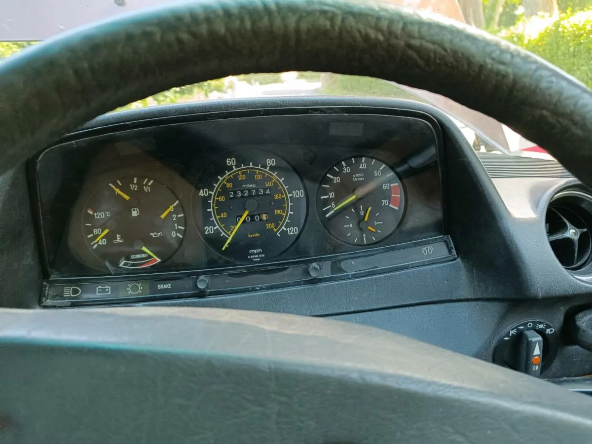 Mercedes 123 coupe - Image 3