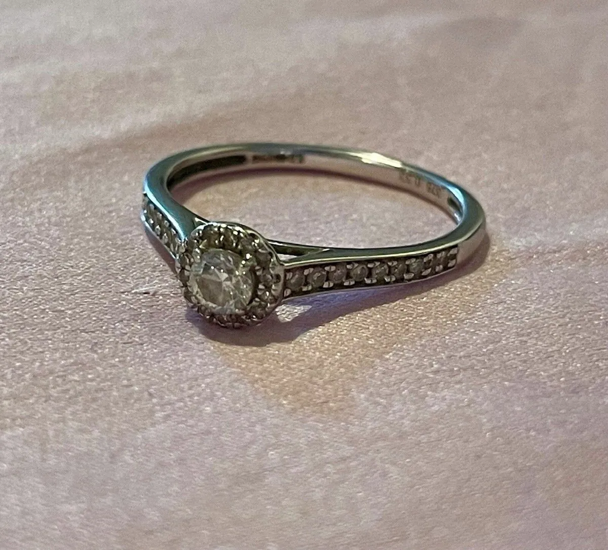 9 ct white gold 0.33 ct diamond engagement ring - Image 1