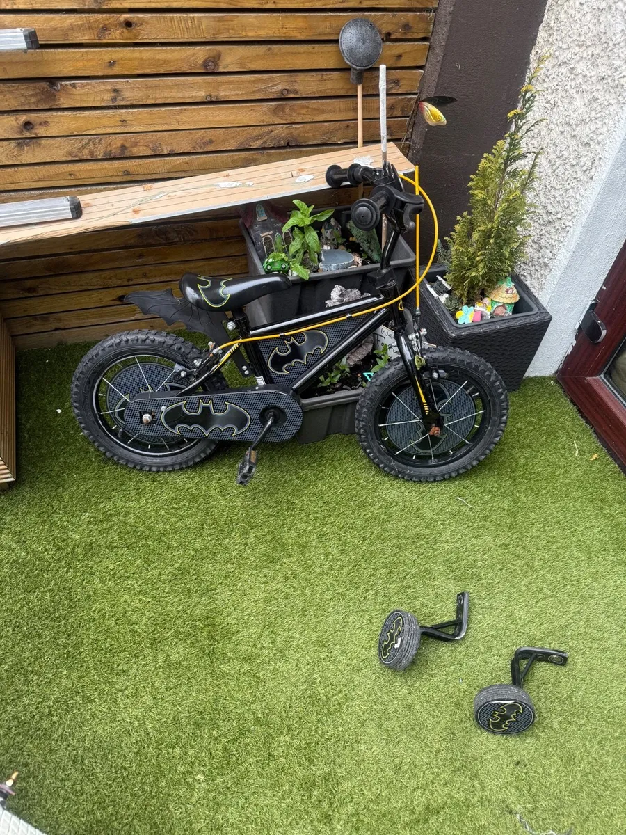14” Batman bike , with stabiliser's - Image 4