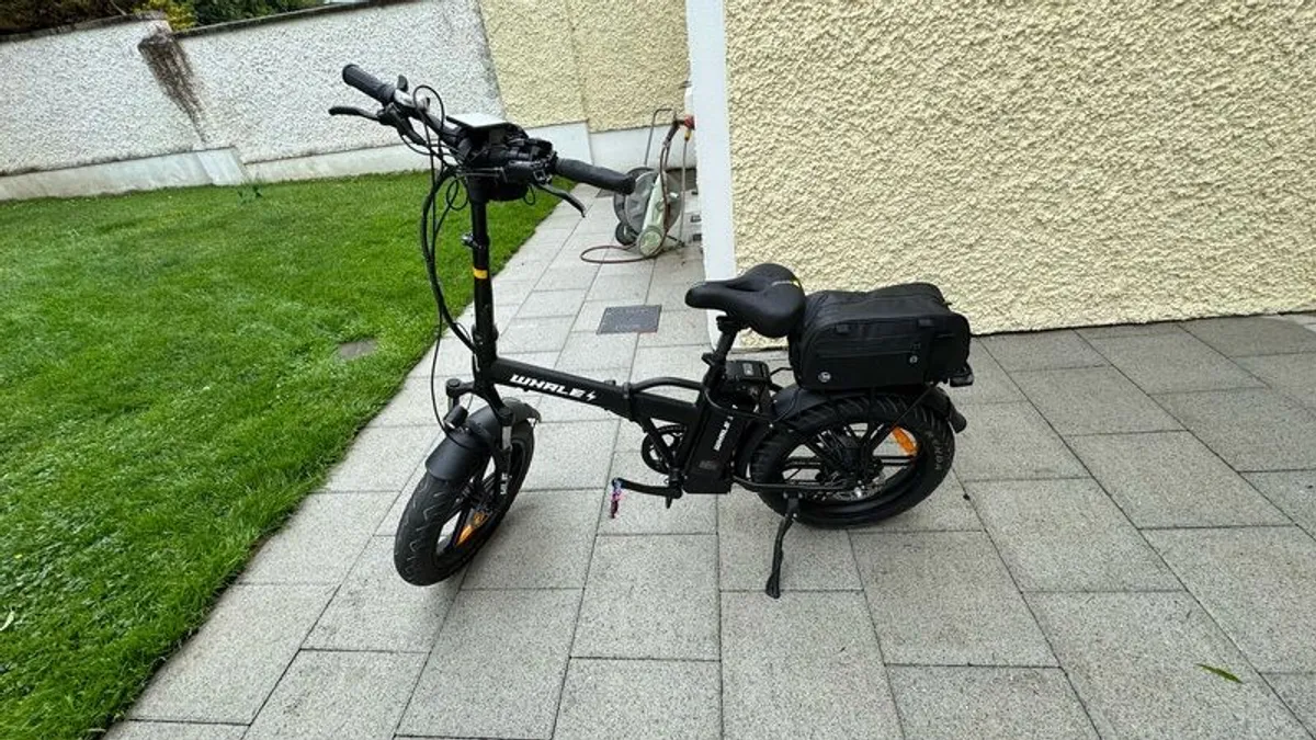 The Whale 3.0 folding e-bike w/metal rack (Only 250km on Odometer) - Image 1