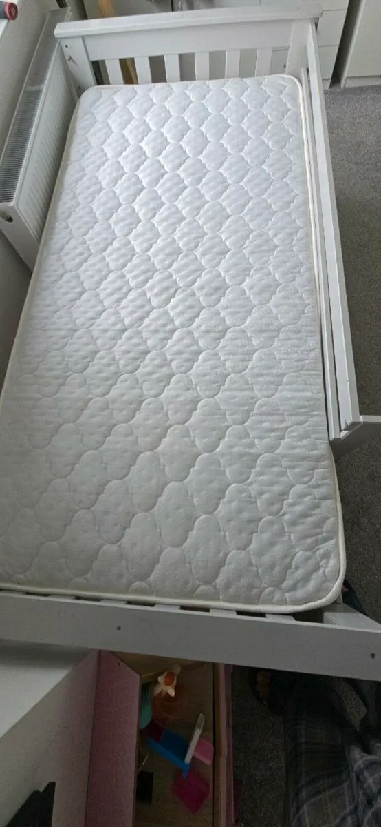 2 bed 1 single and 1 double with meetres - Image 2