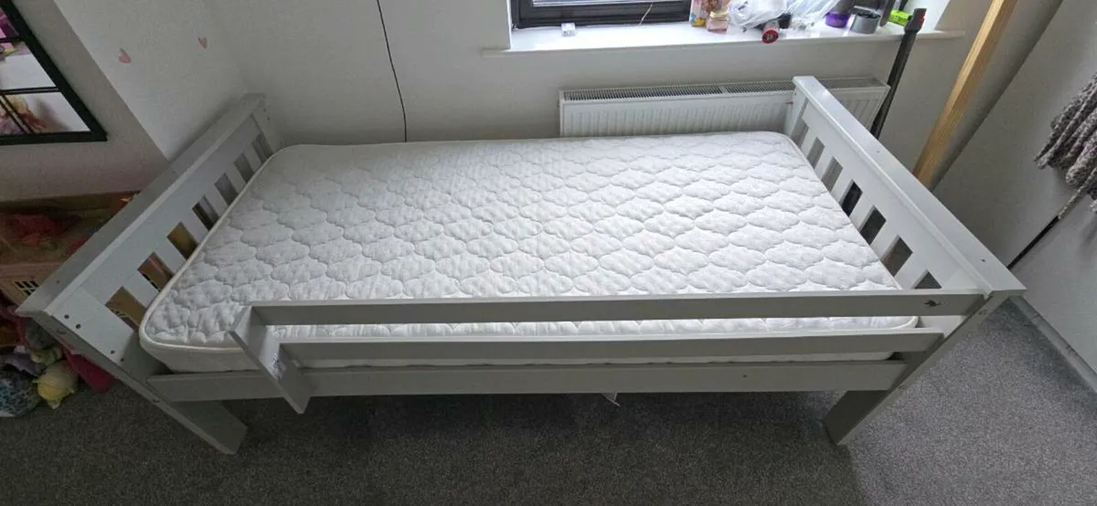 2 bed 1 single and 1 double with meetres - Image 3