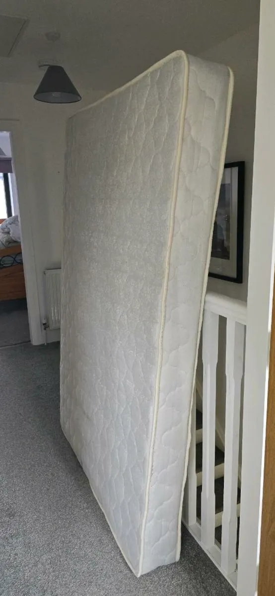 2 bed 1 single and 1 double with meetres - Image 4