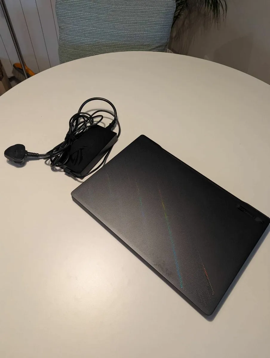 ASUS Zephyrus G15 RTX 3080 - Gaming Laptop - Image 2