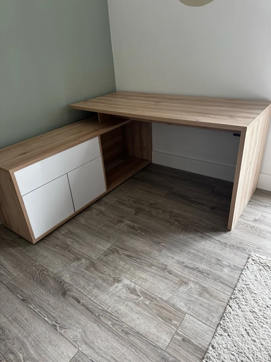 Office desk - Image 2