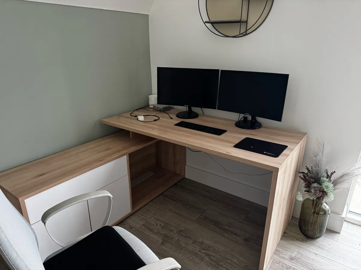 Office desk - Image 3