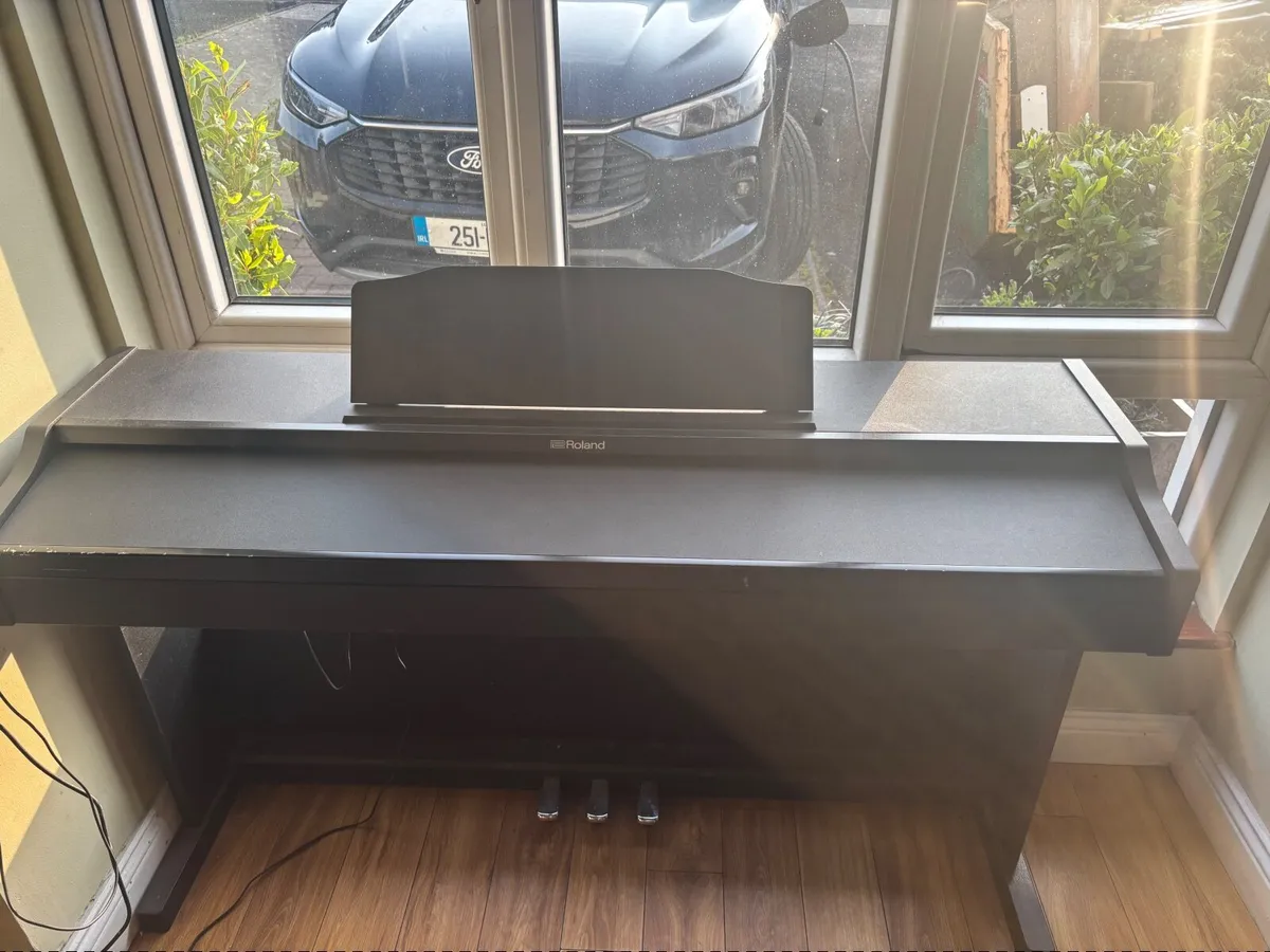 Roland electronic piano - Image 1