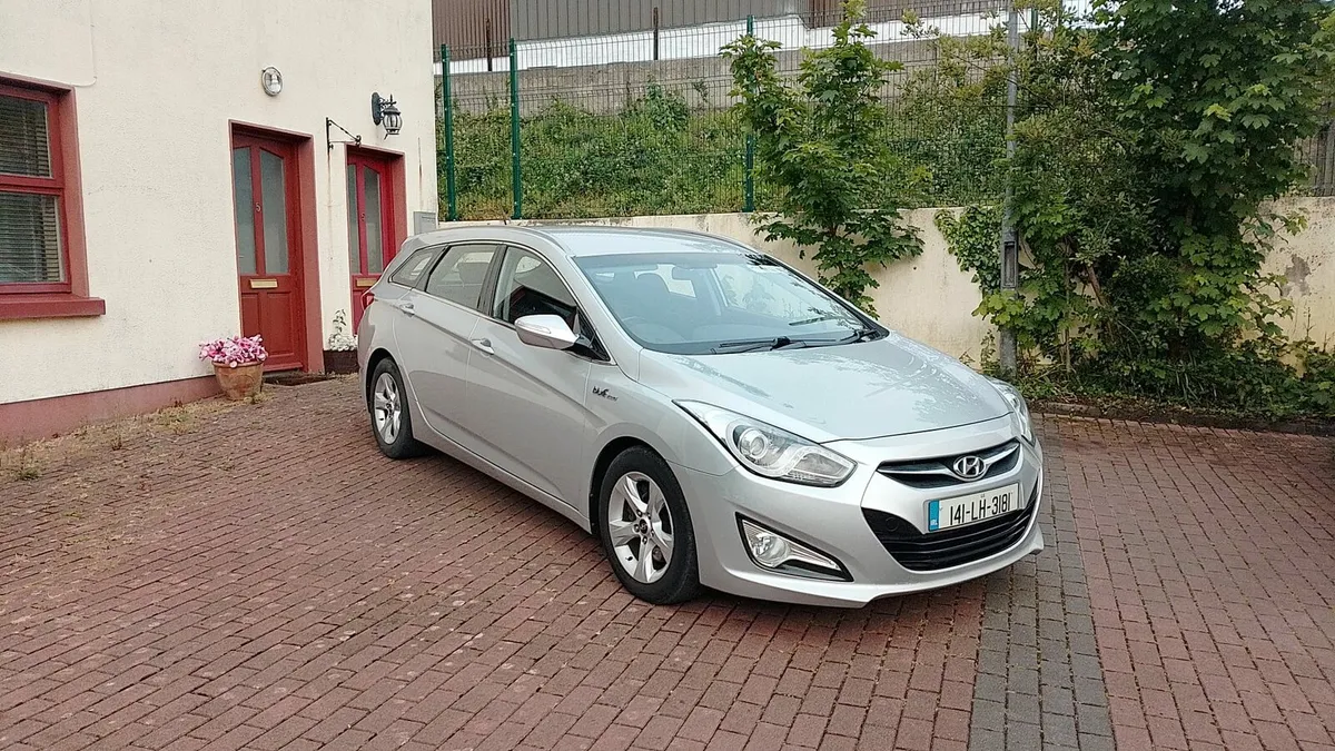 141 Hyundai i40 low mileage - Image 2