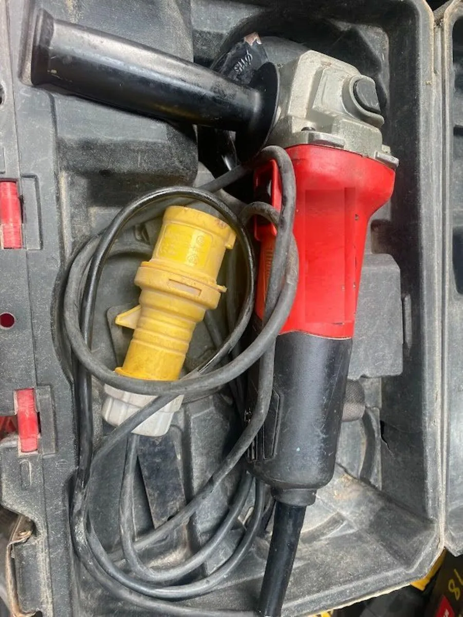 Milwaukee Grinder 110 v - Image 1