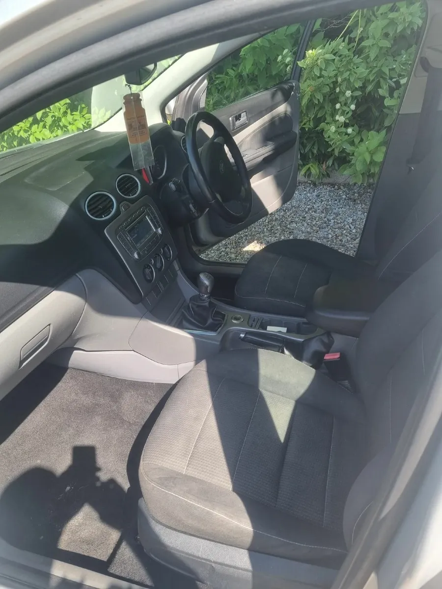Ford Focus 2011 - Image 2