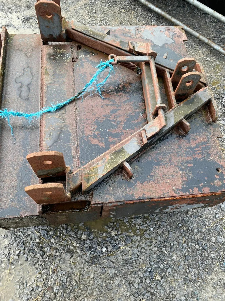 Tractor weight - Image 1