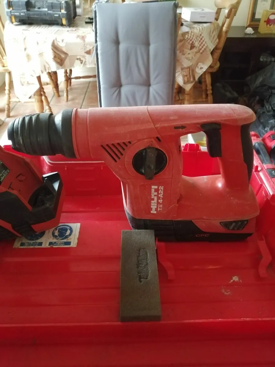 22v sds drill and extractor kit - Image 4