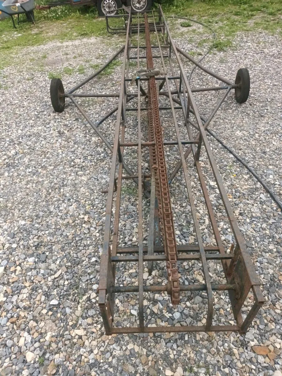 Square bale elevator - Image 1