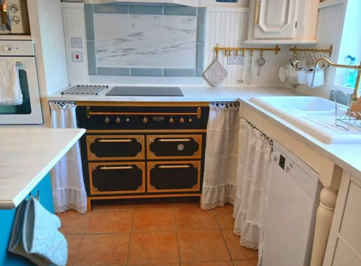 Charming family home in a sought-after location! - Image 3