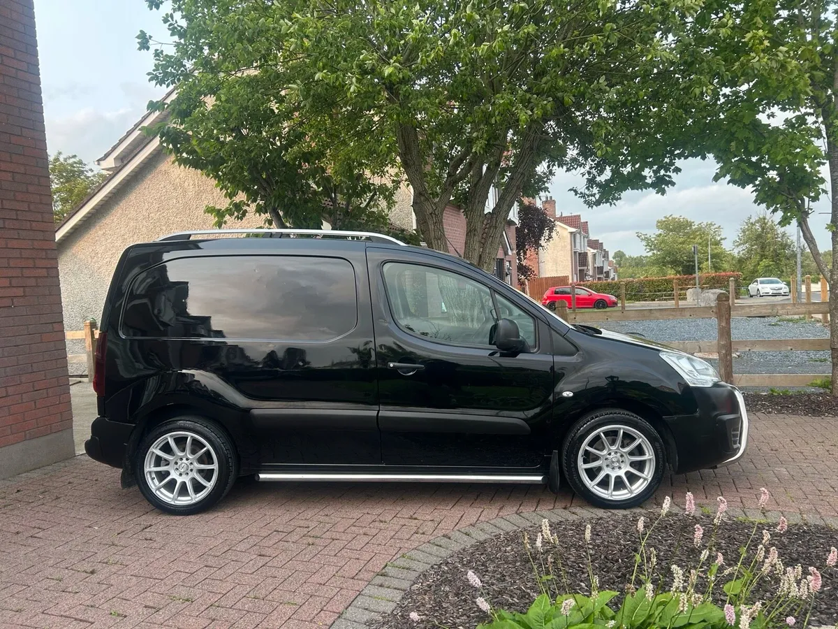 Peugeot partner 2015 , ( doe 10/25) - Image 2