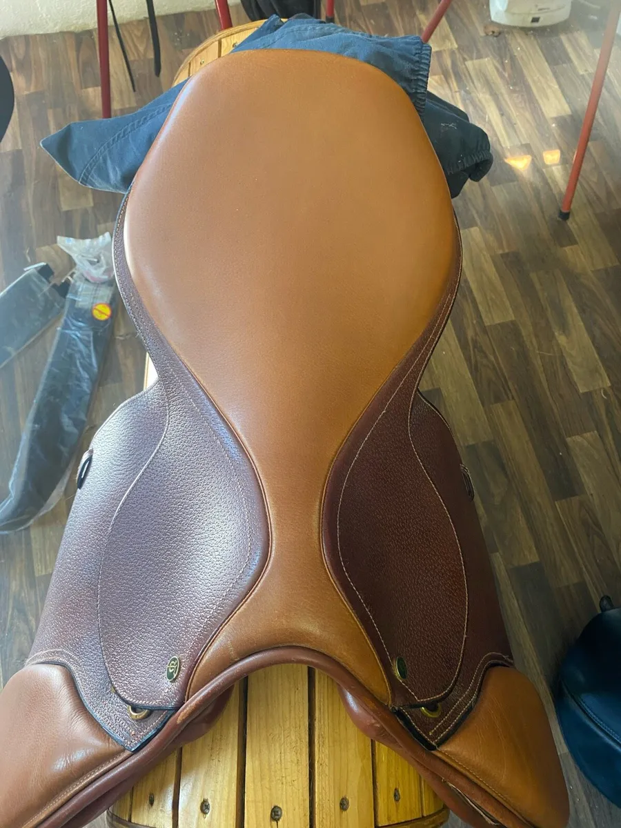 17.5 brown Leather jumping saddle - Image 3