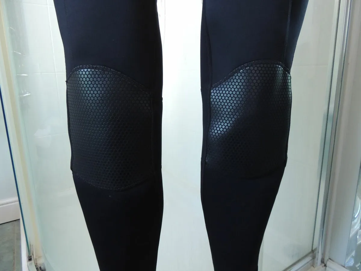 Ladies Wetsuit (2.5/2mm), size 16-18 - Image 4